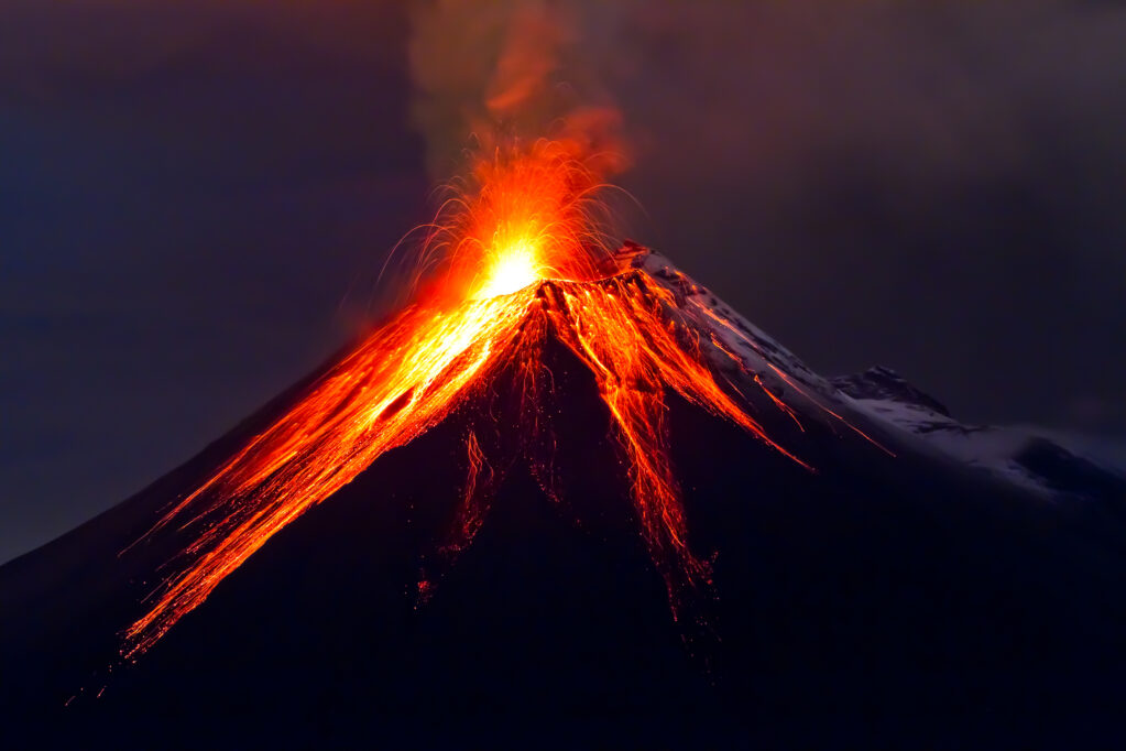 Volcan en éruption 